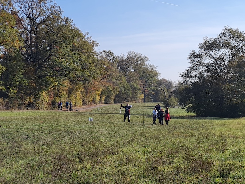 Schüsse auf der flachen Wiese ohne Konturen: sehr schwer einschätzbare Entfernungen