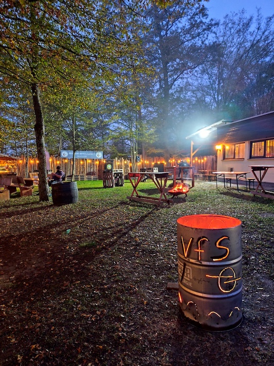 Gemütliches Abend-Ambiente auf dem Gelände des VfS Maulbronn